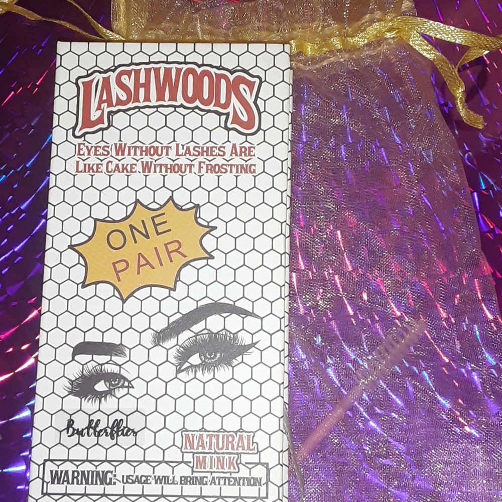 Beauty Bee's lashes